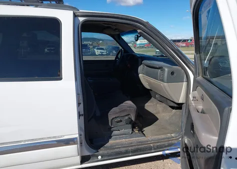 2002 GMC Yukon Sle z USA, uszkodzony, nr VIN 1GKEC13V62R195342